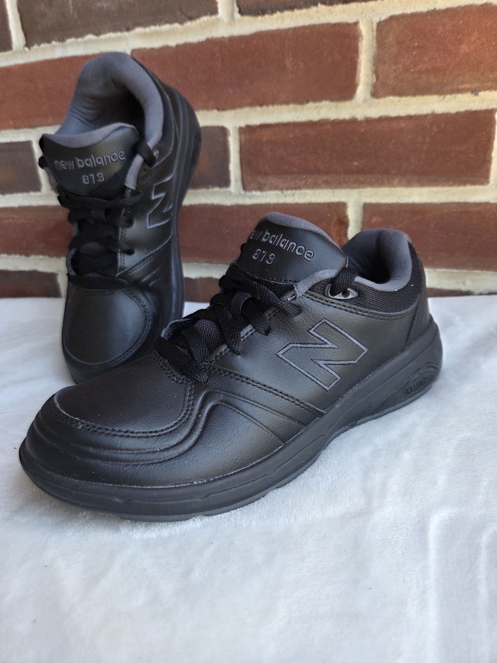 New Balance 813 Women’s 8 Black Leather Walking Shoes Rollbar WW813BK